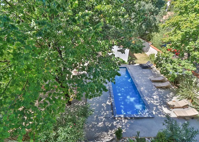 לינה וארוחת בוקר Meridia נים