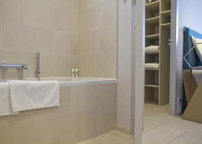 לינה וארוחת בוקר Meridia 4*