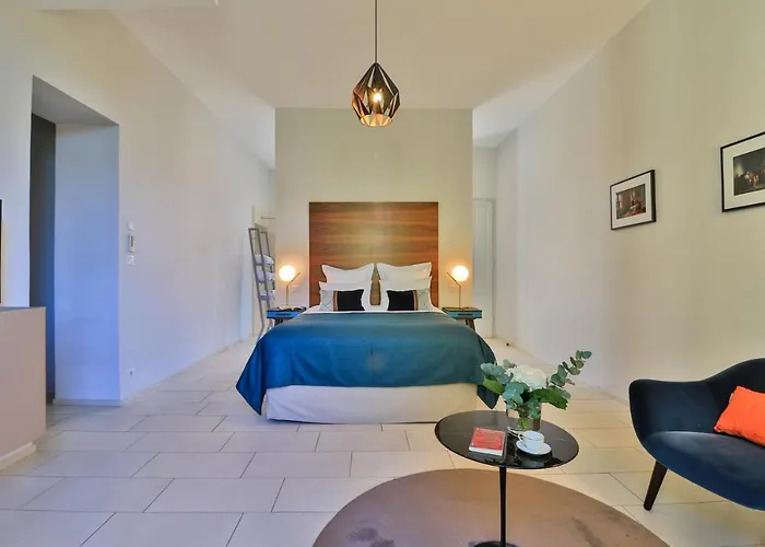 לינה וארוחת בוקר Meridia נים